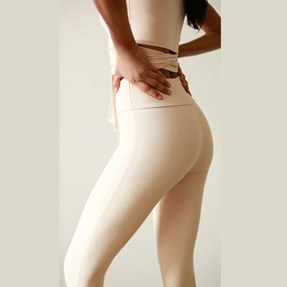 Shell: 90% nylon Leggings